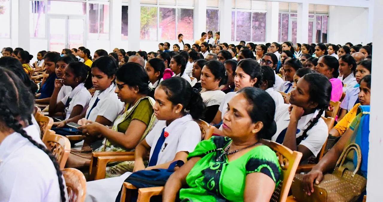A full hall of Kegalu Balika Vidyalaya students and parents during the workshop.